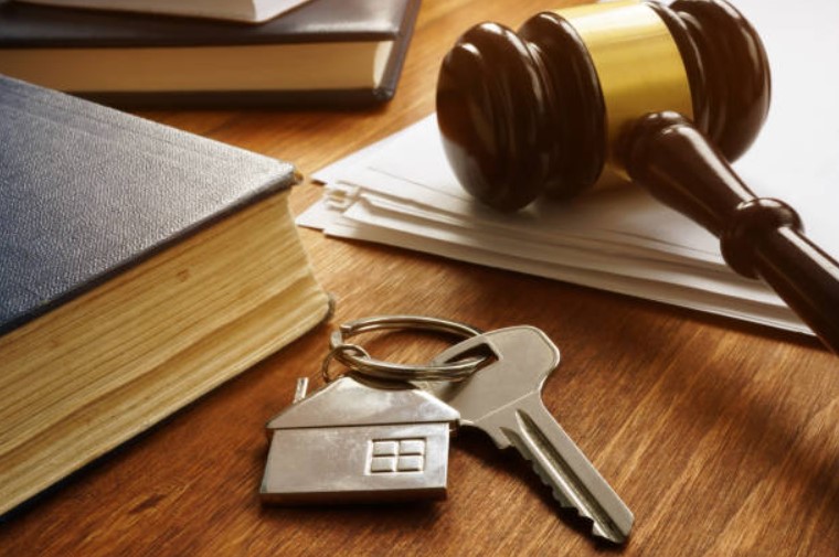does florida requires a real estate lawyer for closing